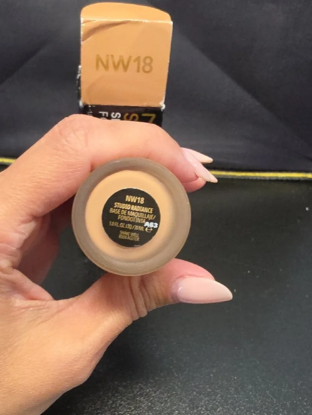 MAC Cosmetics Studio Radiance Liquid Foundation - Warm Neutral 18 (Beige)